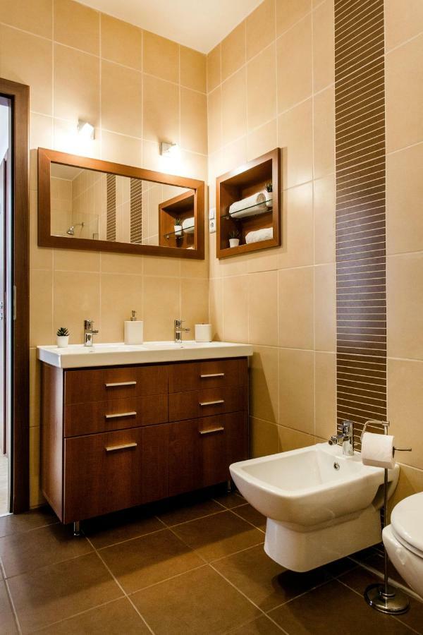 Ferienwohnung Downtown Delight Near The Basilica Budapest Exterior foto